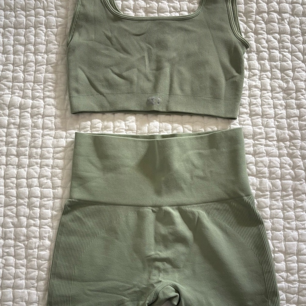 Set active short/ bra set olive color size M